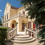 빌라 Pokvar Castle