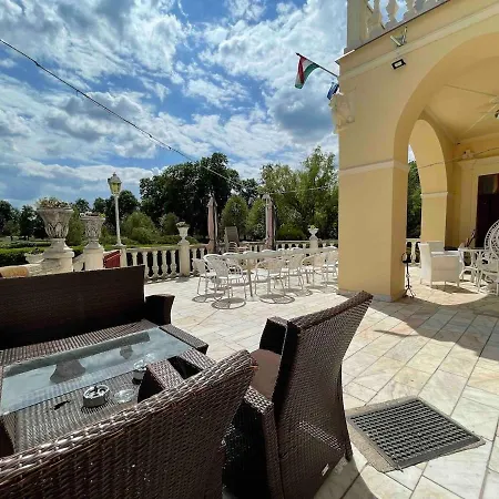Willa Pokvar Castle