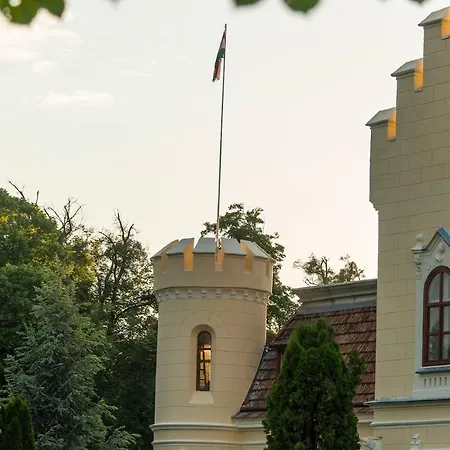 Willa Pokvar Castle
