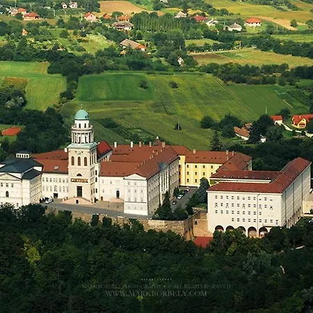 Pokvar Castle Tét