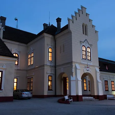 Pokvar Castle Willa