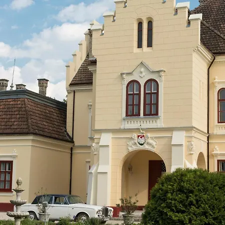 Pokvar Castle Willa